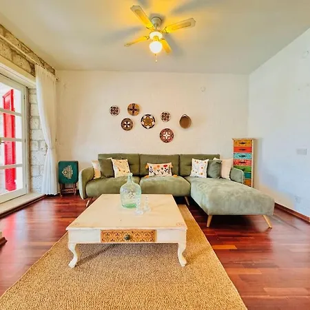 Alacati Koeyici Agrilia House 빌라